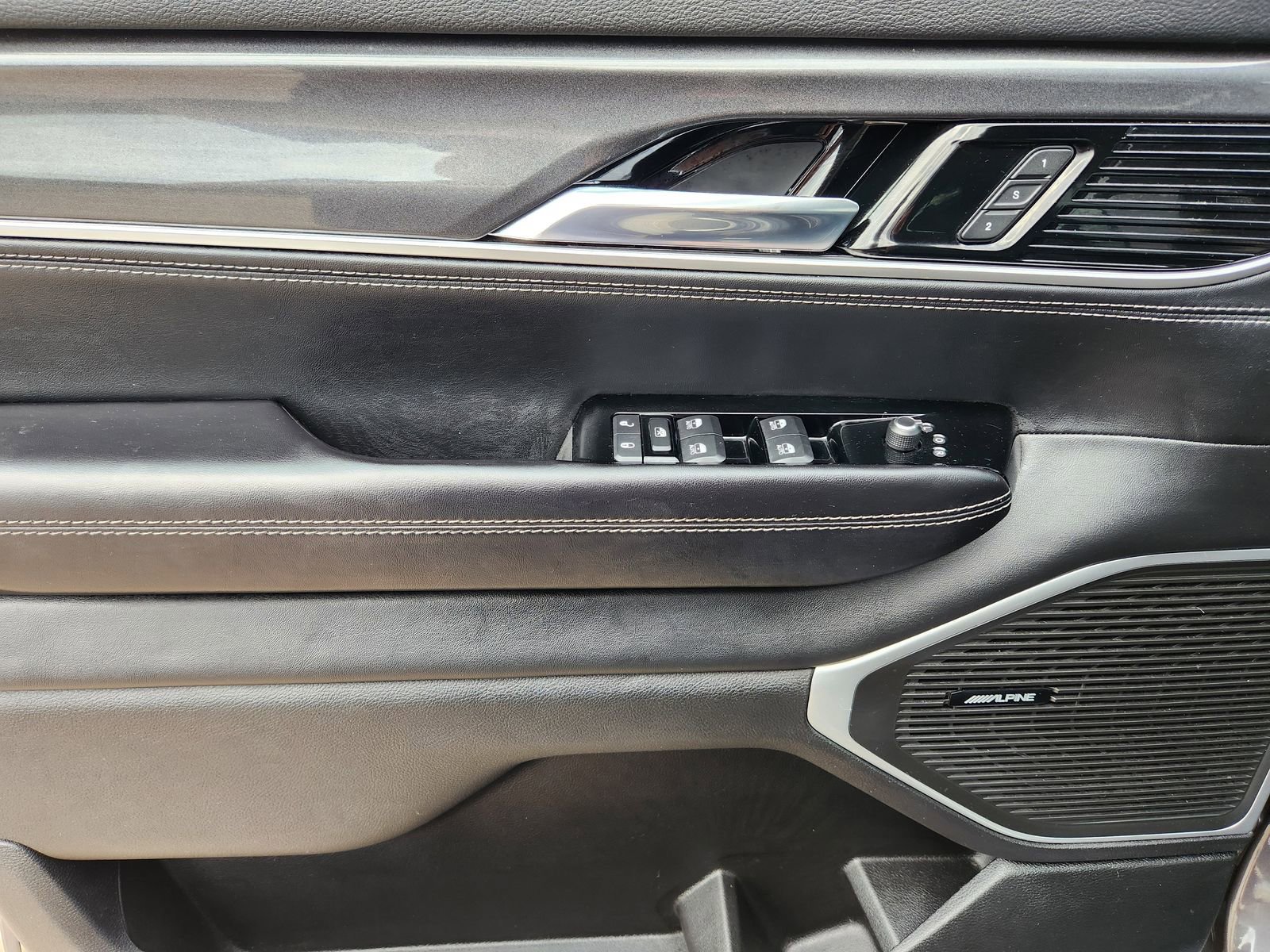 Used 2022 Jeep Wagoneer Series I AWD/4WD image 29