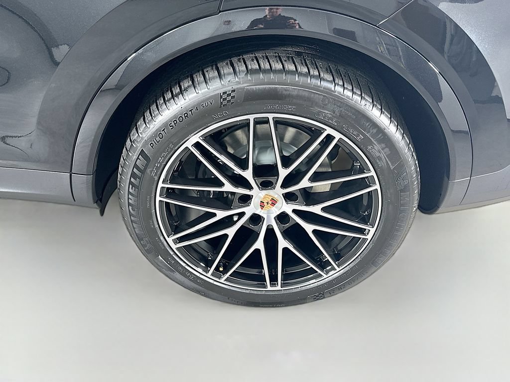 Certified 2026 Porsche Cayenne Coupe AWD/4WD image 32
