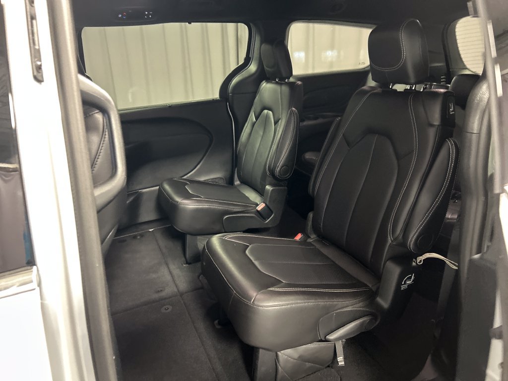Used 2026 Chrysler Pacifica Select FWD image 23