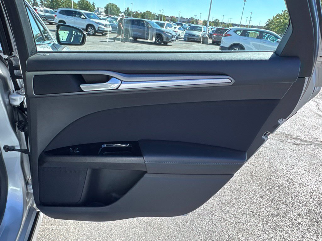 Used 2016 Ford Fusion SE FWD image 34