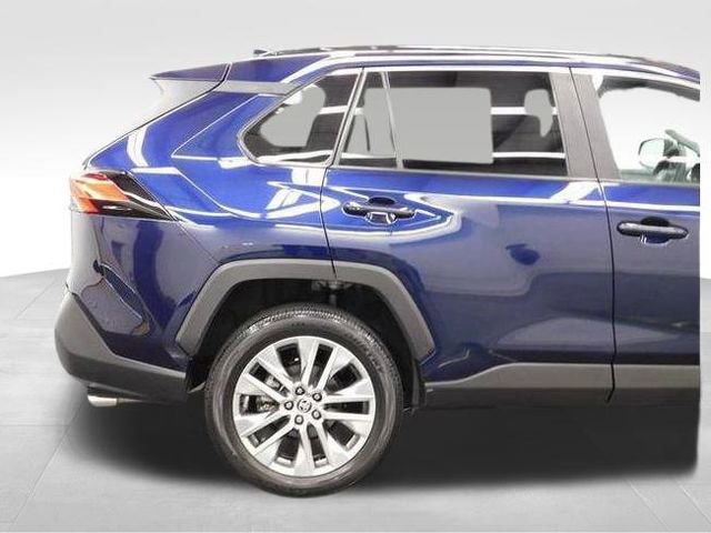 Used 2023 Toyota RAV4 XLE Premium image 14