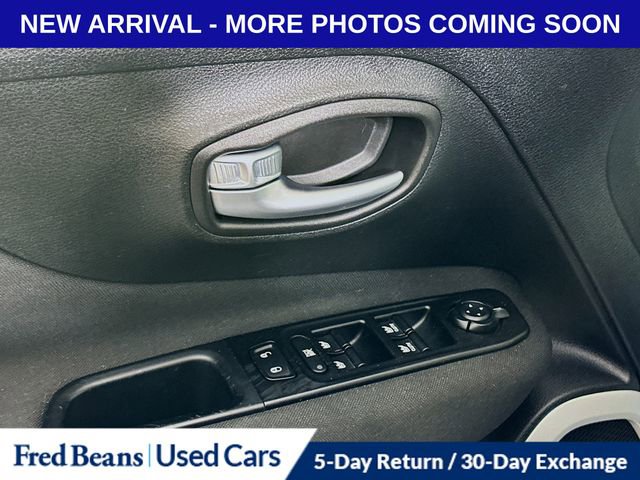 Used 2020 Jeep Renegade Latitude w/ Cold Weather Group AWD/4WD image 19