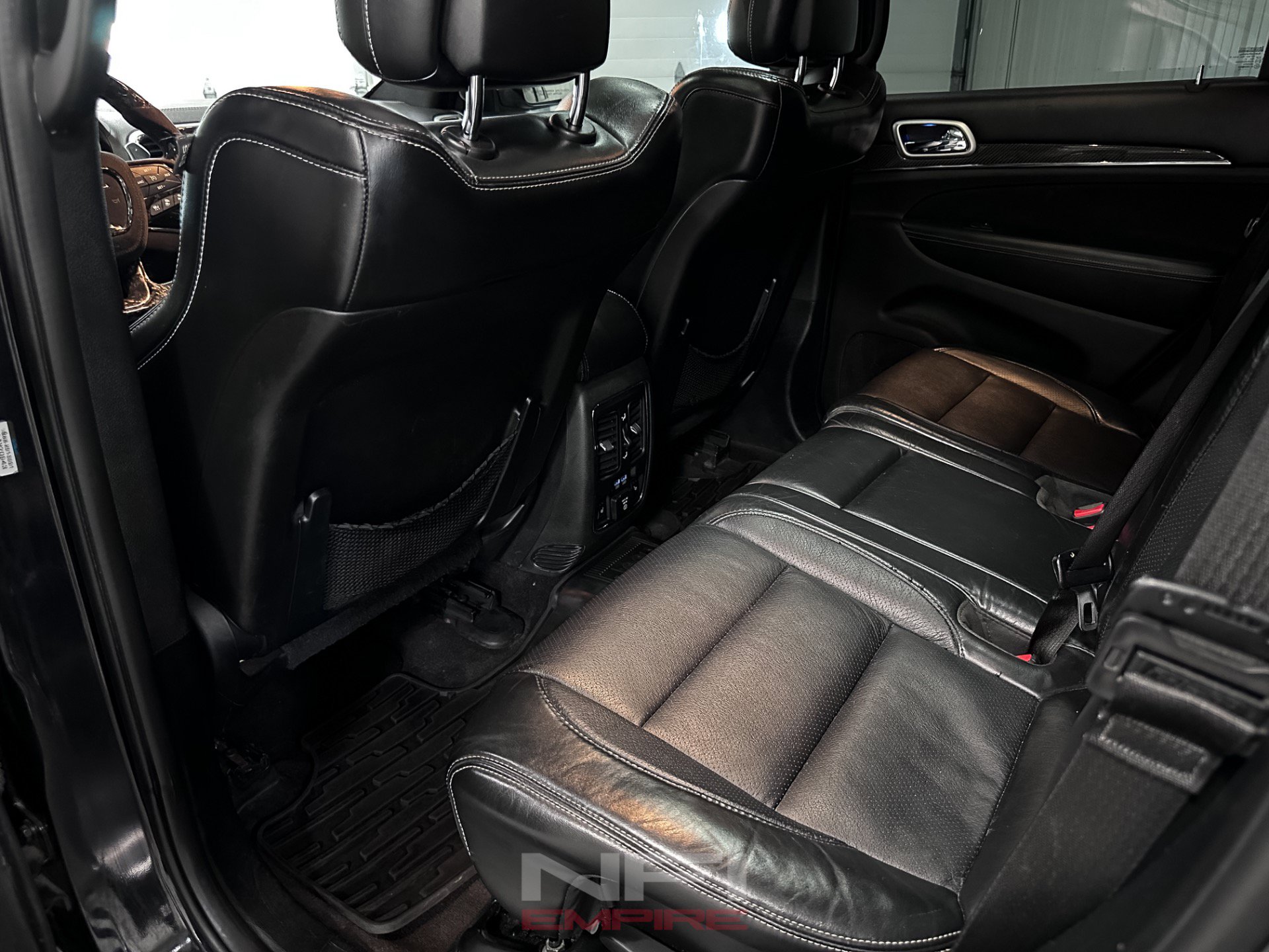 Used 2016 Jeep Grand Cherokee SRT AWD/4WD image 41