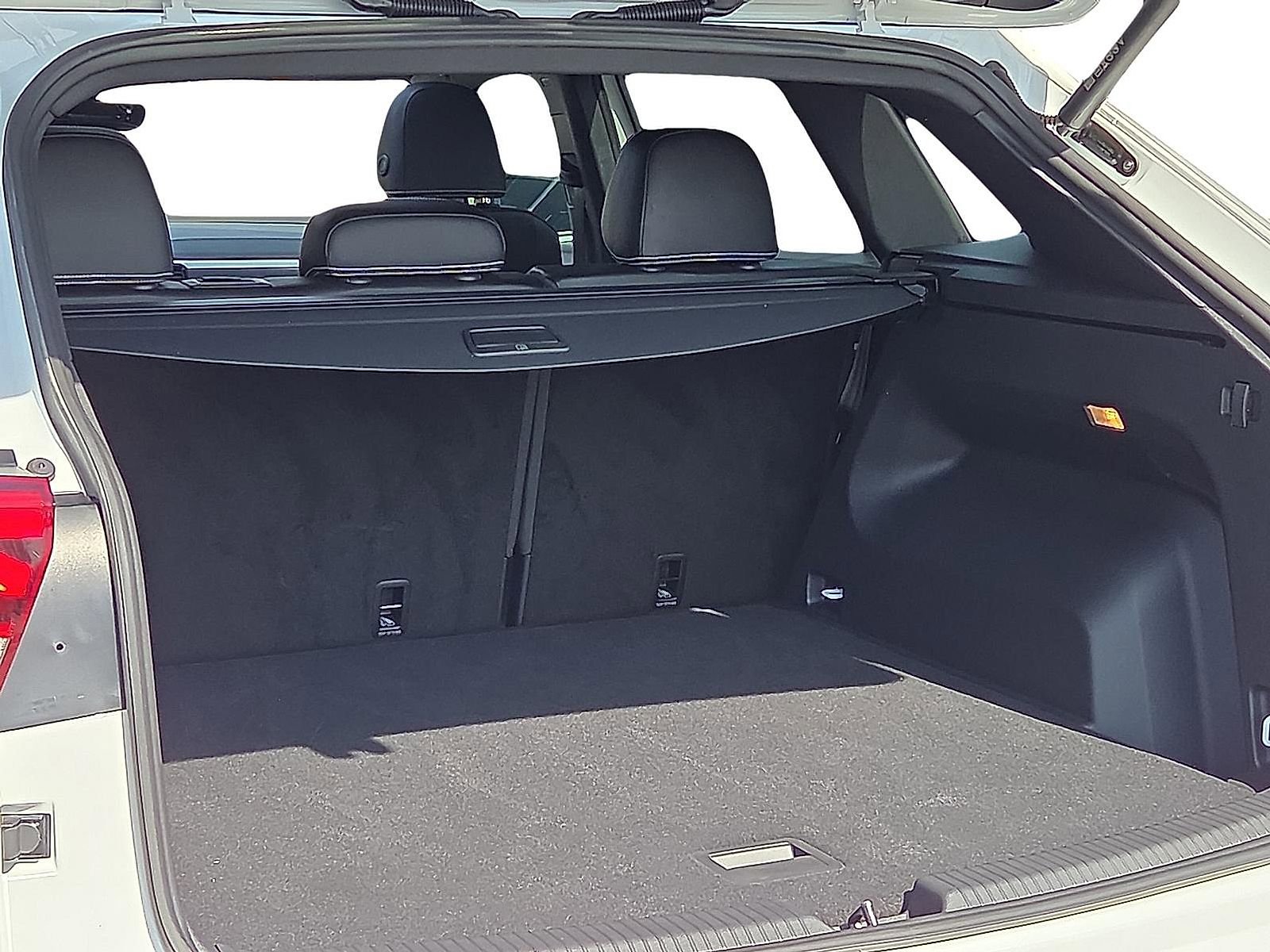 Used 2023 Volkswagen Atlas Cross Sport SEL R-Line image 9