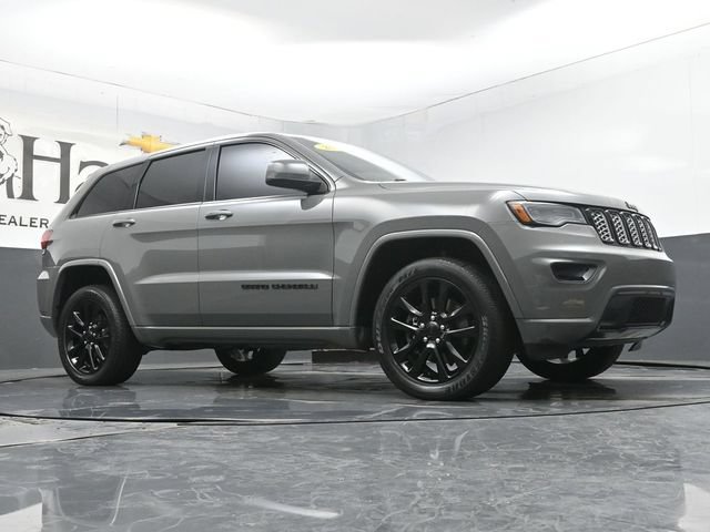 Used 2021 Jeep Grand Cherokee Laredo AWD/4WD image 2