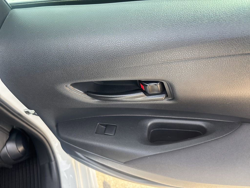 Used 2022 Toyota Corolla LE image 38