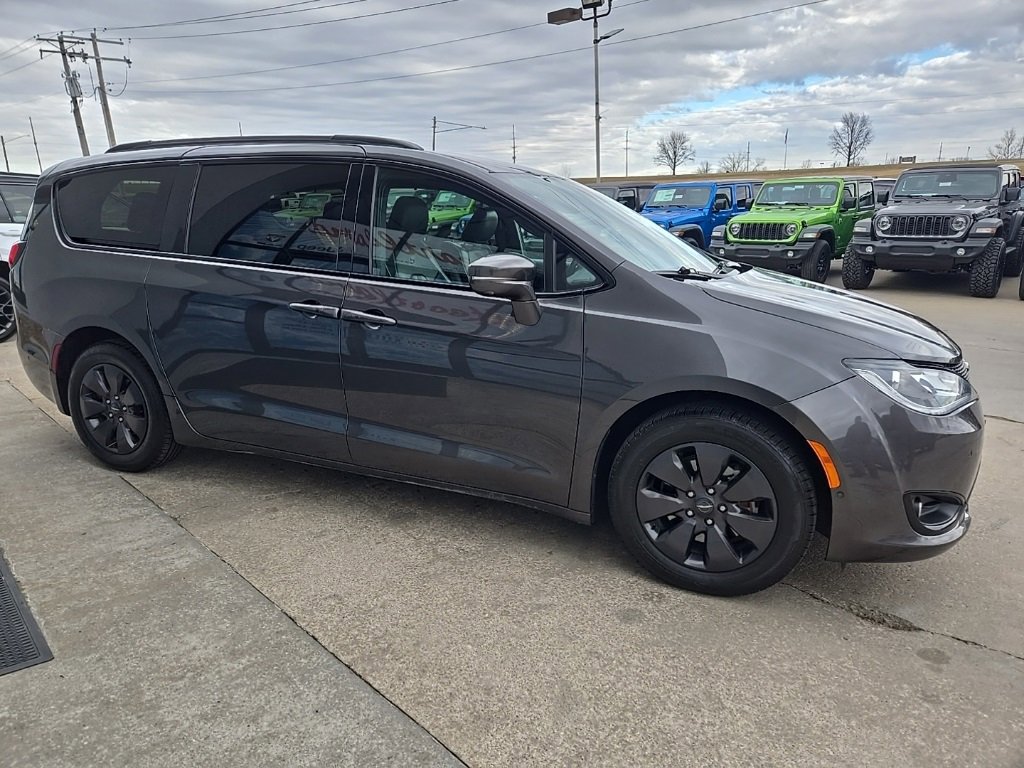 Used 2020 Chrysler Pacifica Limited w/ Advanced Safetytec Group image 12