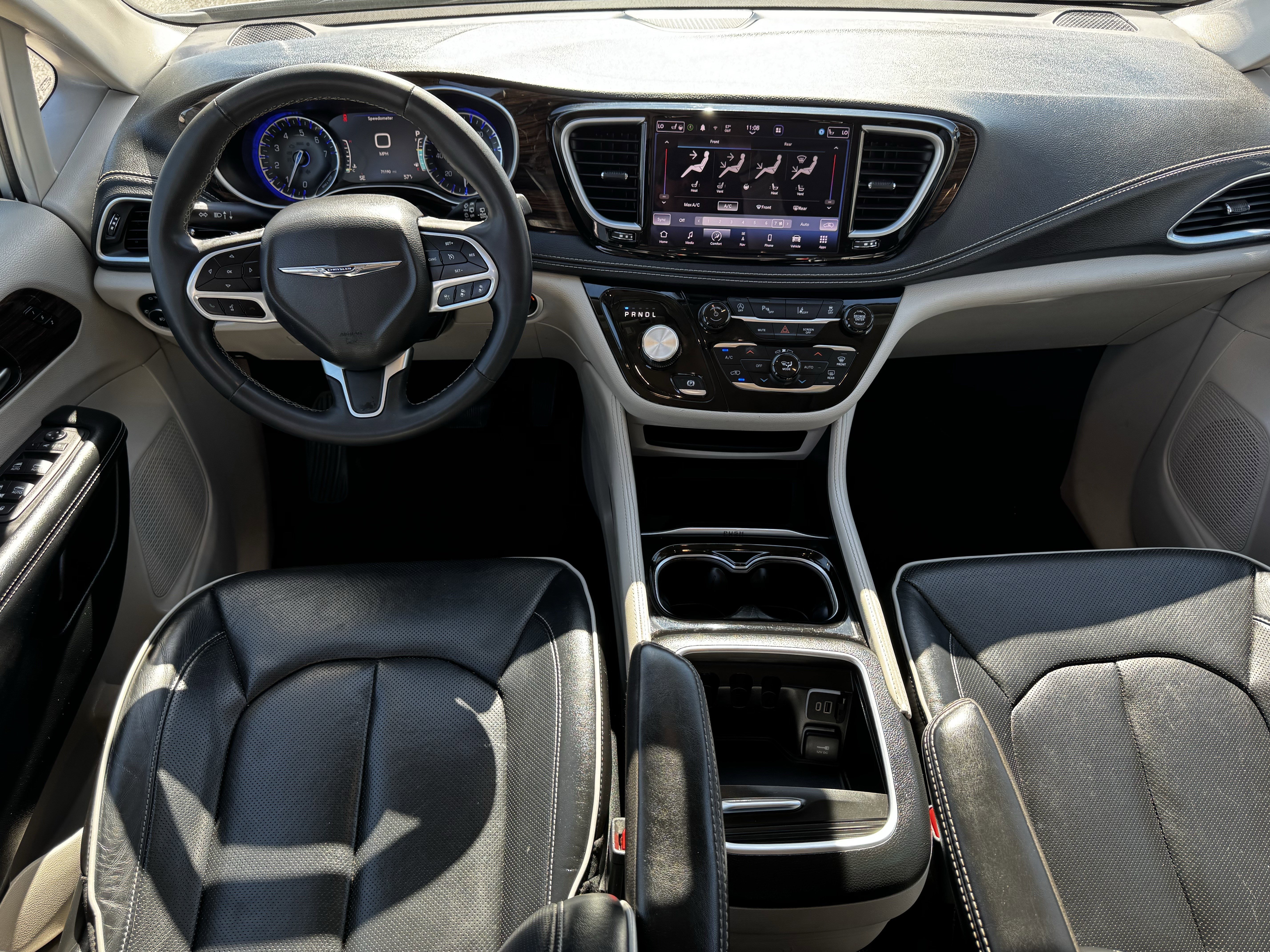 Used 2023 Chrysler Pacifica Limited image 13