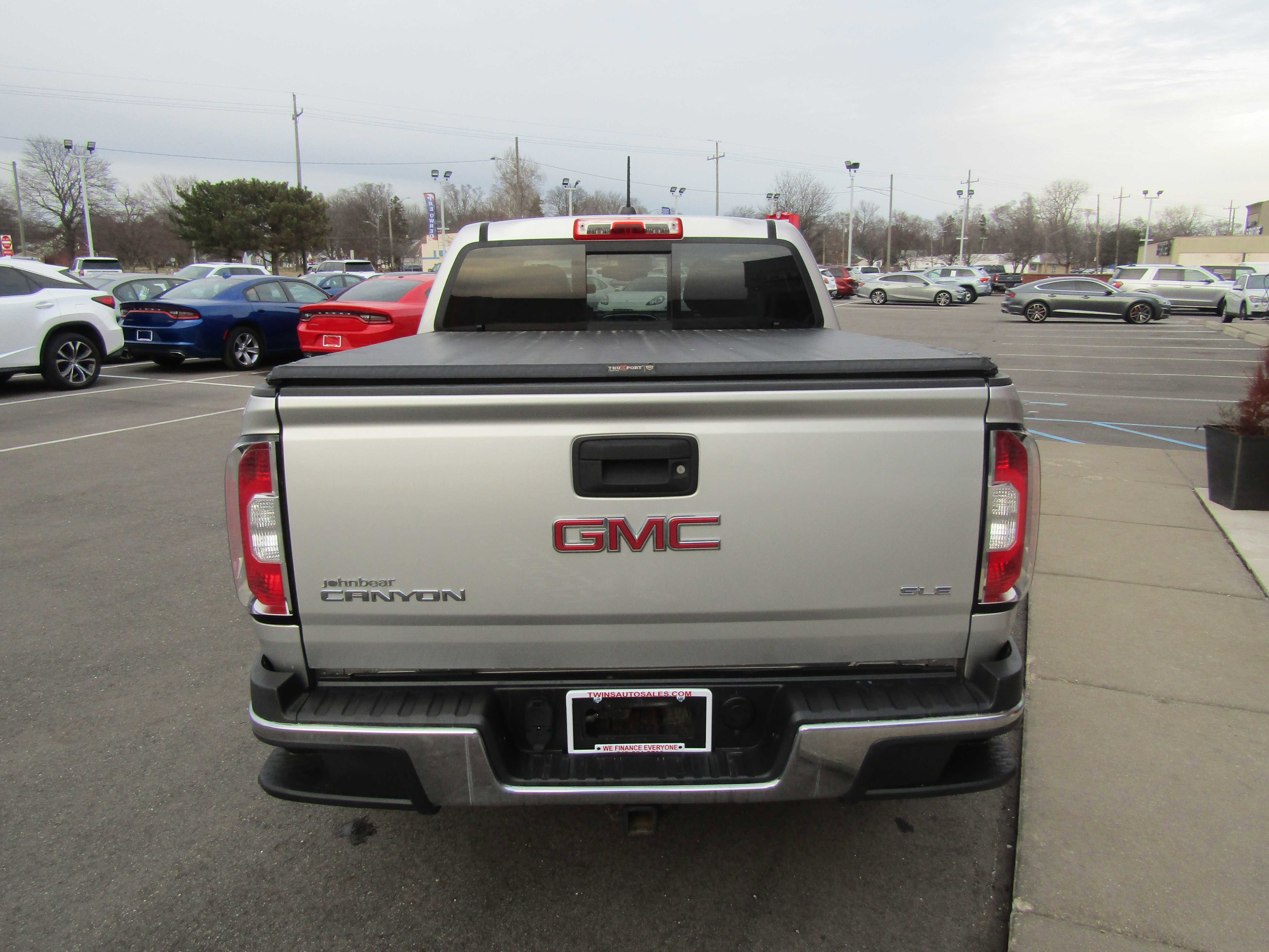 Used 2017 GMC Canyon SLE image 5