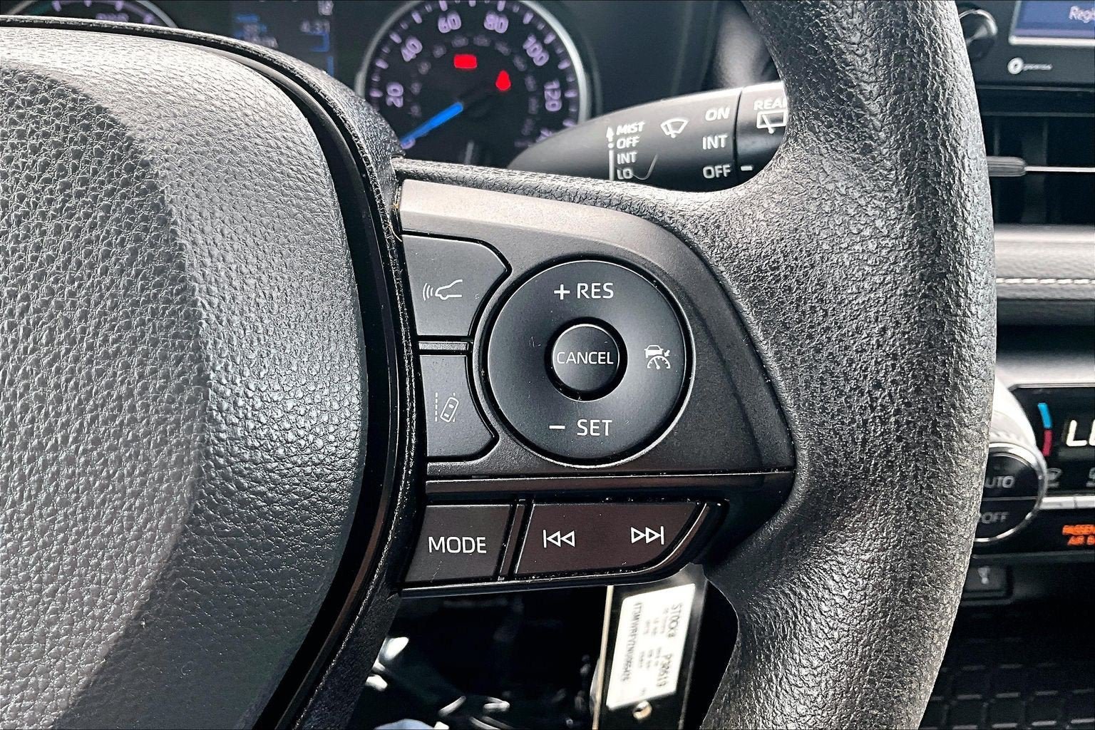 Used 2022 Toyota RAV4 LE AWD/4WD image 18