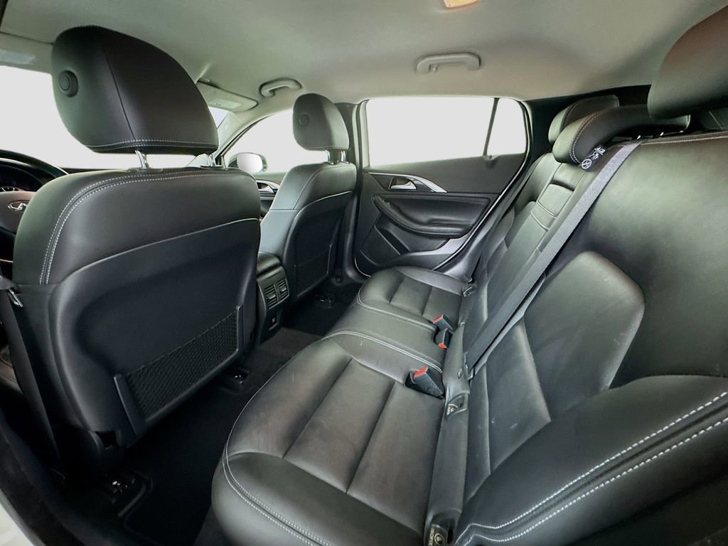 Used 2018 INFINITI QX30 AWD image 17