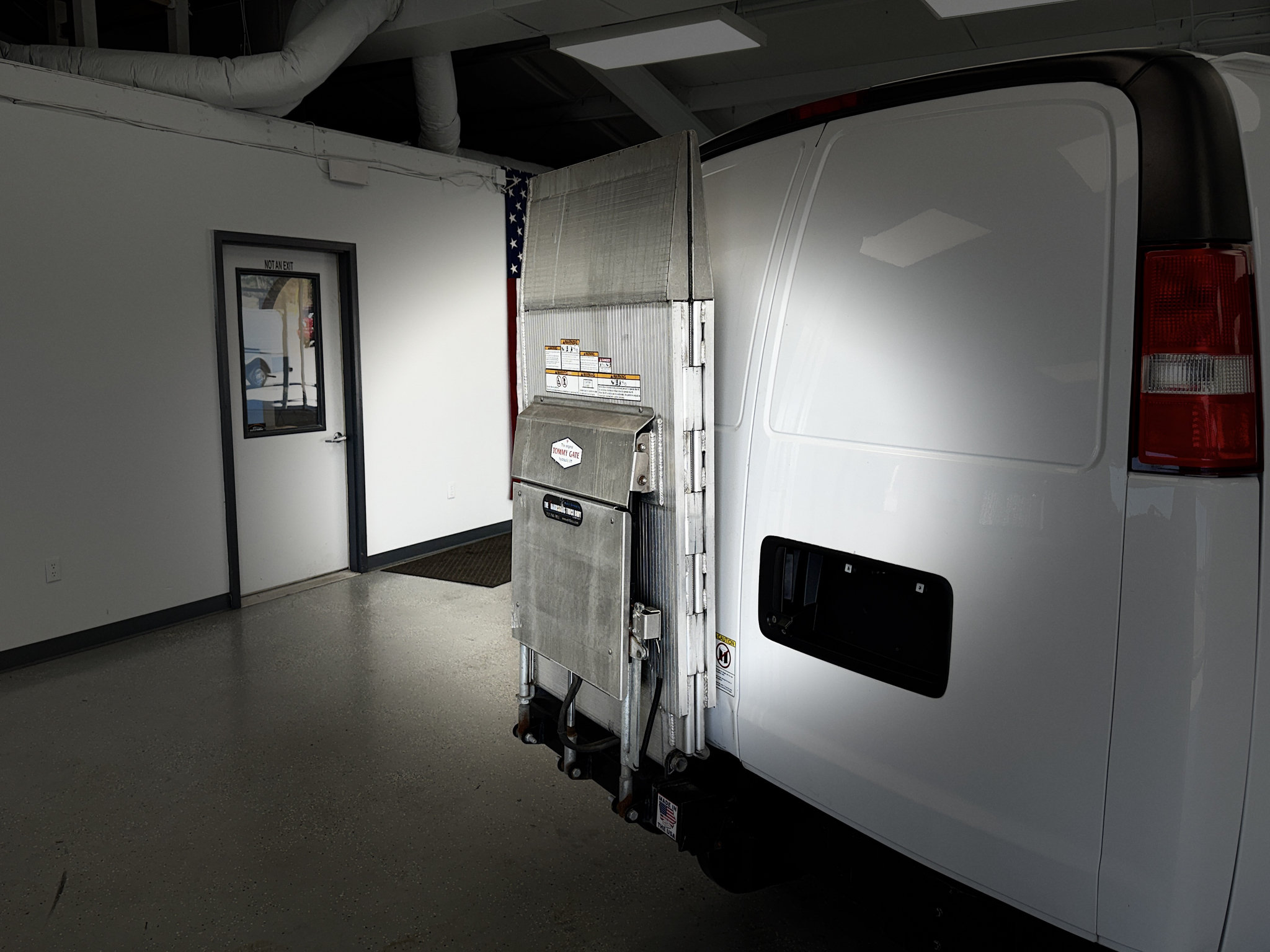 Used 2019 Chevrolet Express 2500 RWD image 21