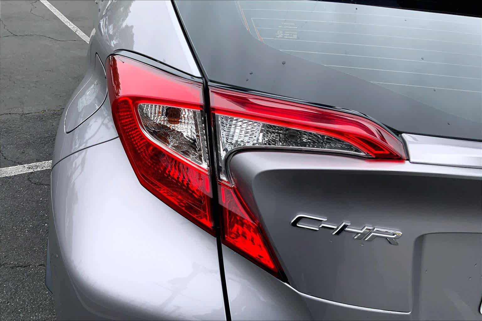 Used 2019 Toyota C-HR XLE FWD image 28