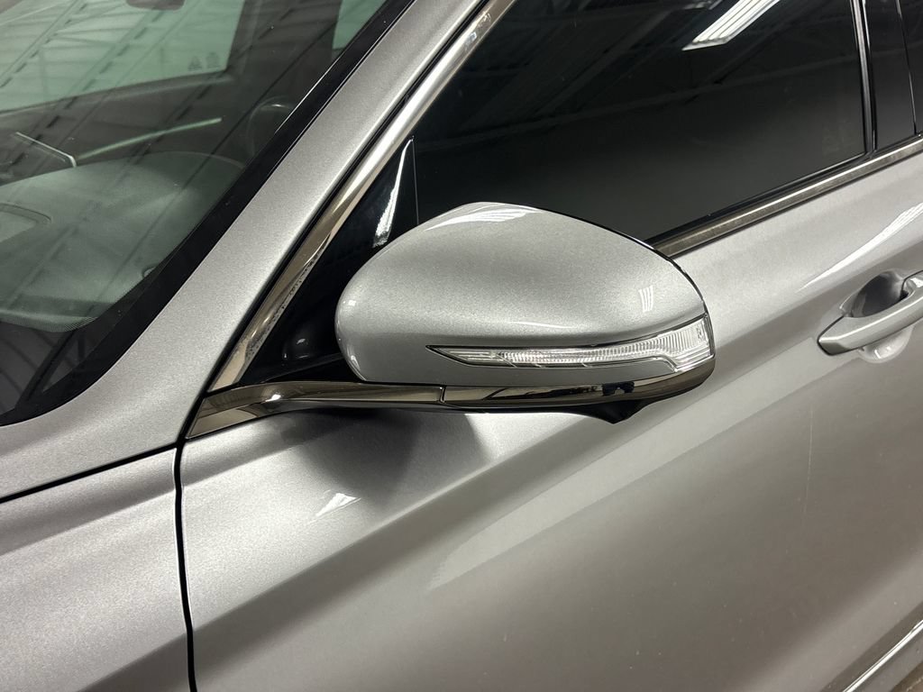 Used 2022 Genesis G70 3.3T RWD image 12