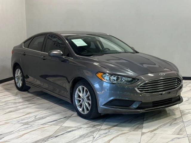 Used 2017 Ford Fusion SE w/ Fusion SE Technology Package FWD image 3
