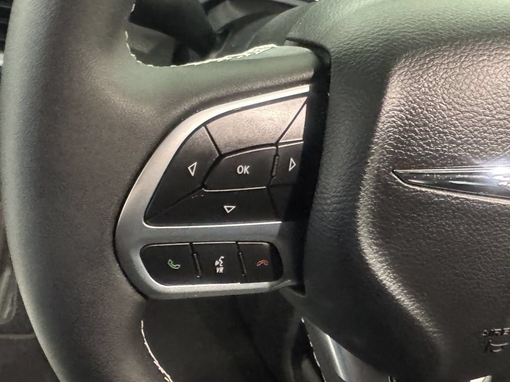 Used 2026 Chrysler Pacifica Limited FWD image 6