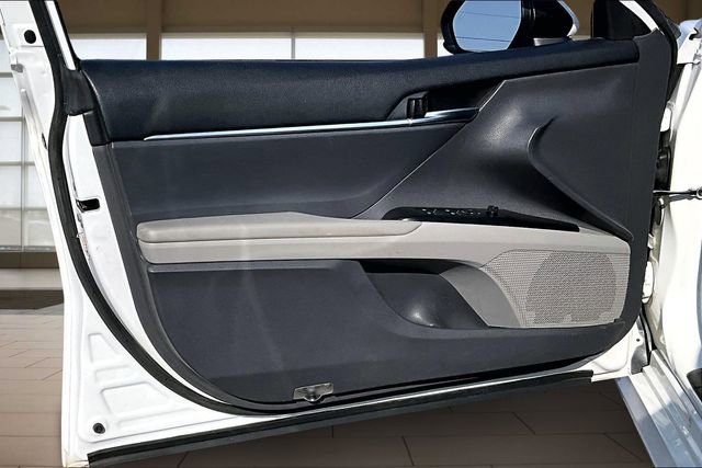 Used 2019 Toyota Camry LE image 23