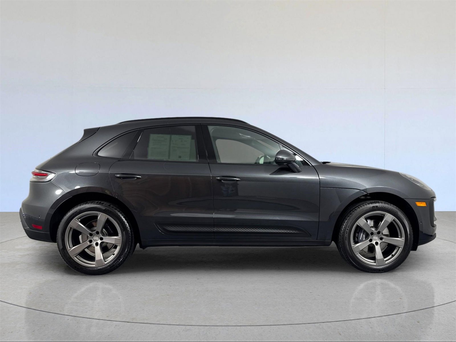 Used 2025 Porsche Macan image 9