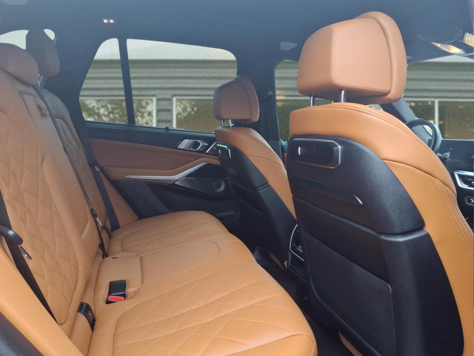 Used 2024 BMW X5 M60i w/ Executive Package image 12