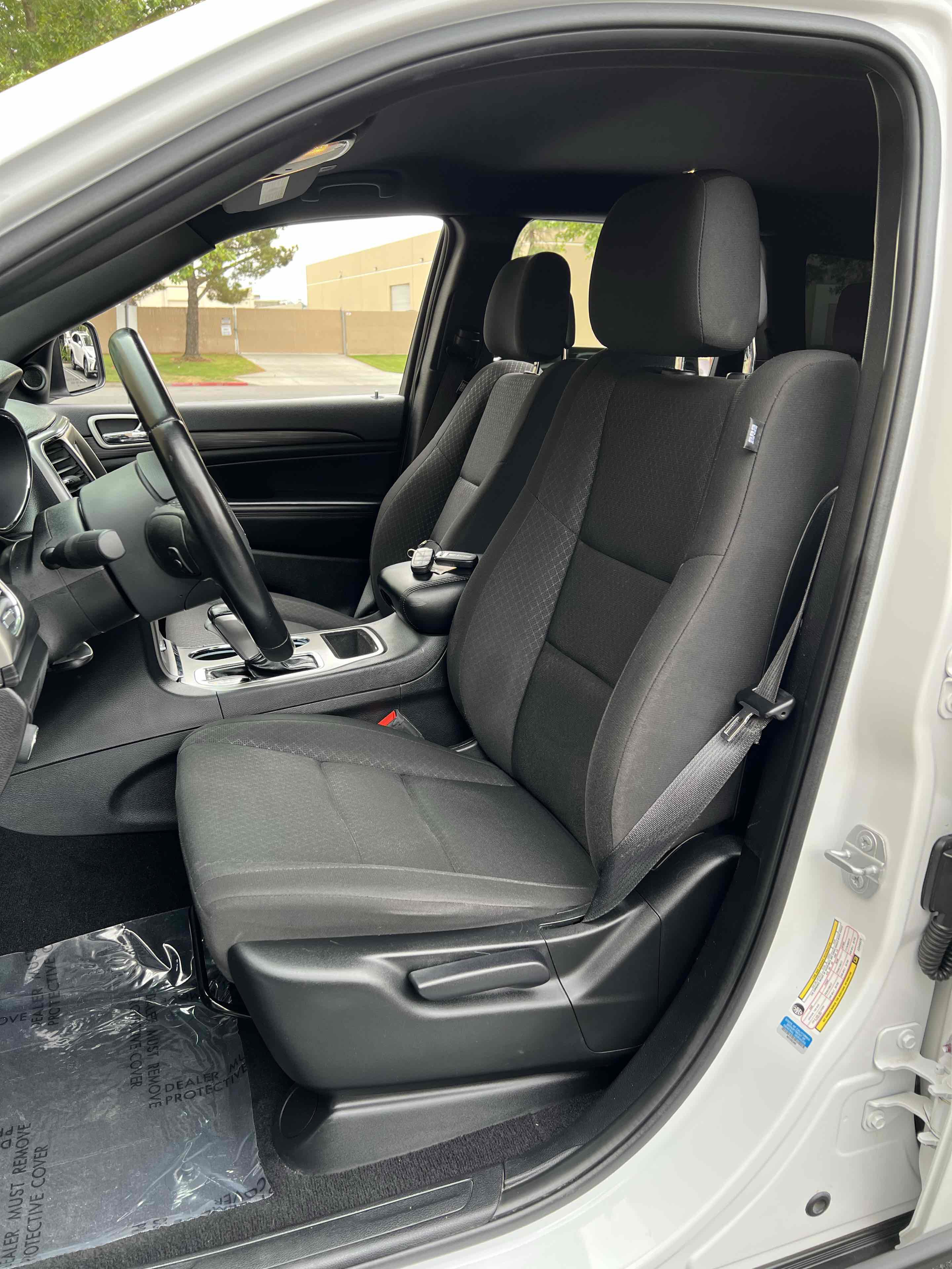 Used 2020 Jeep Grand Cherokee Laredo image 32