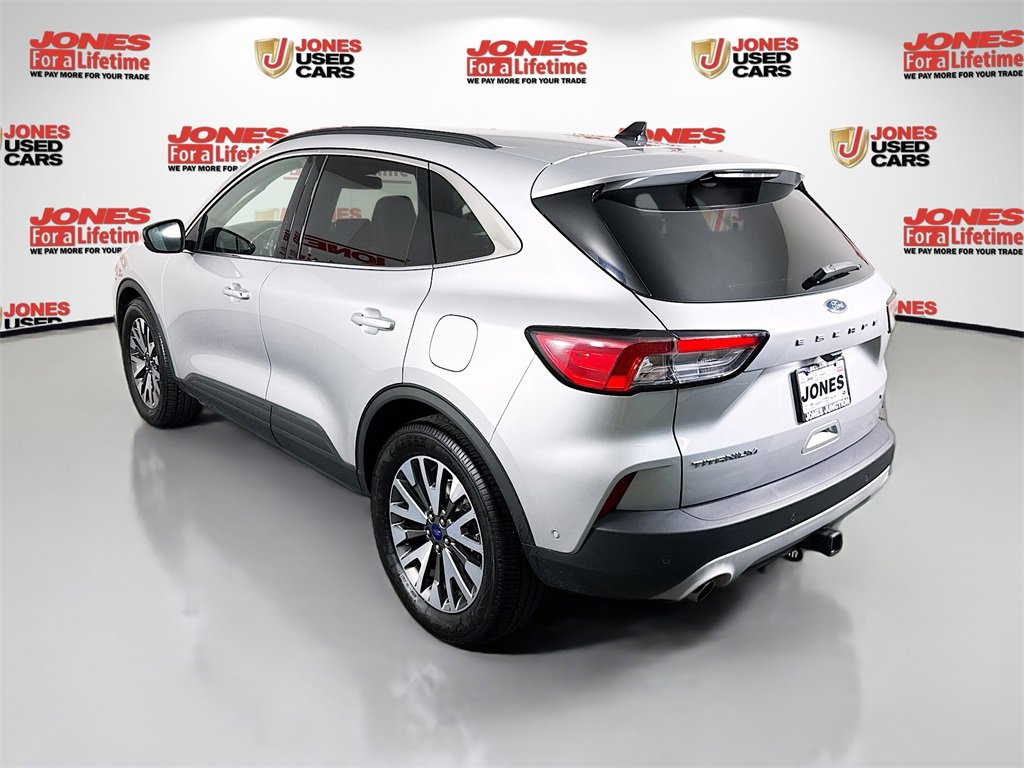 Used 2020 Ford Escape Titanium image 2
