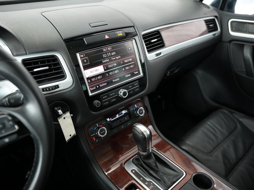 Used 2013 Volkswagen Touareg VR6 image 19