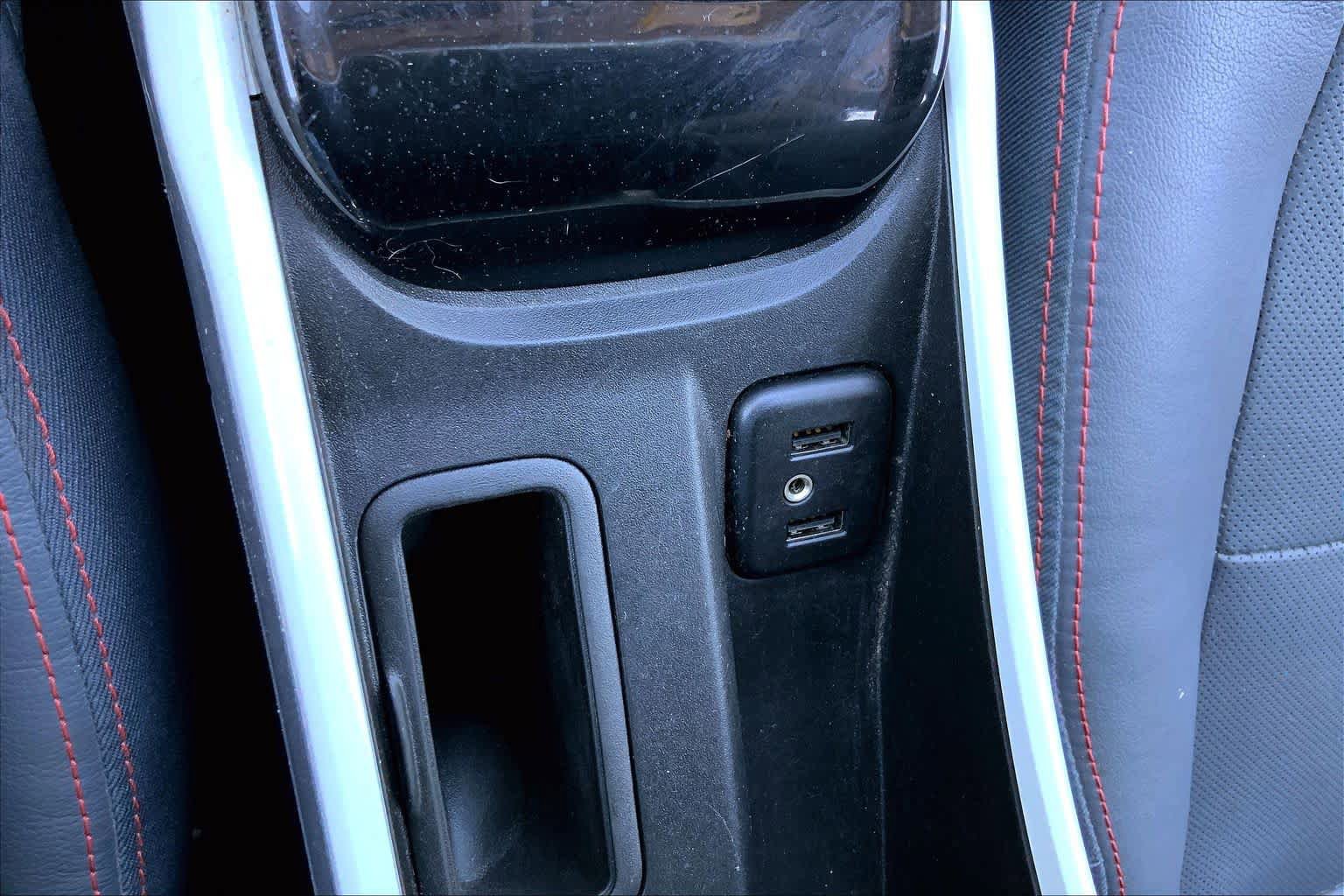 Used 2019 Chevrolet Bolt Premier w/ Infotainment Package FWD image 33