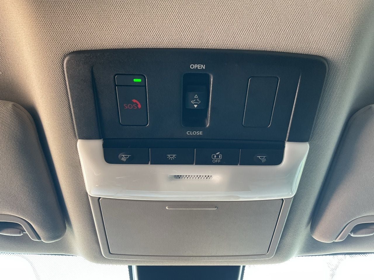 Used 2024 Nissan Altima 2.0 SR FWD image 16
