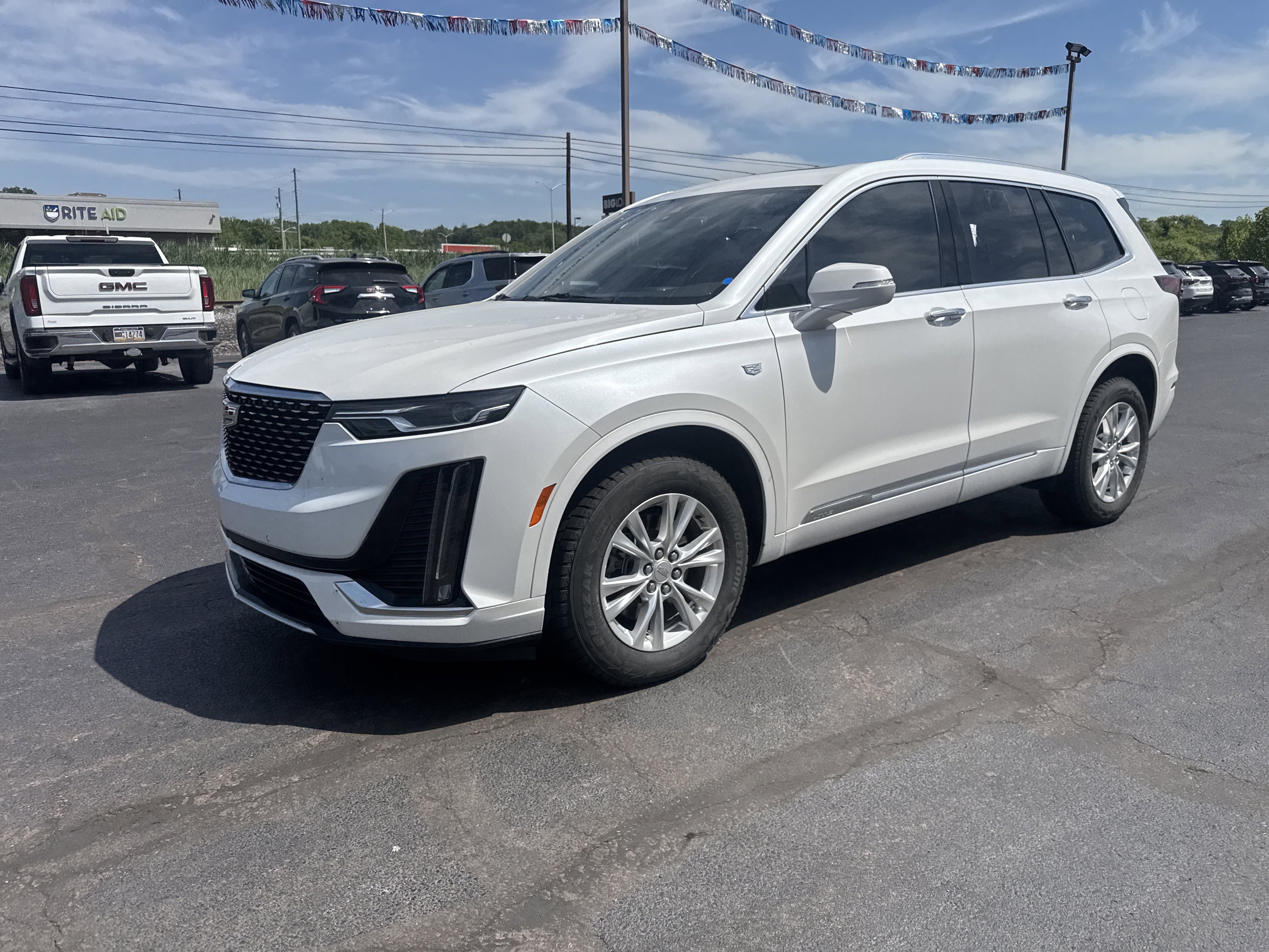 Used 2024 Cadillac XT6 Luxury w/ LPO, Floor Liner Package AWD/4WD image 8