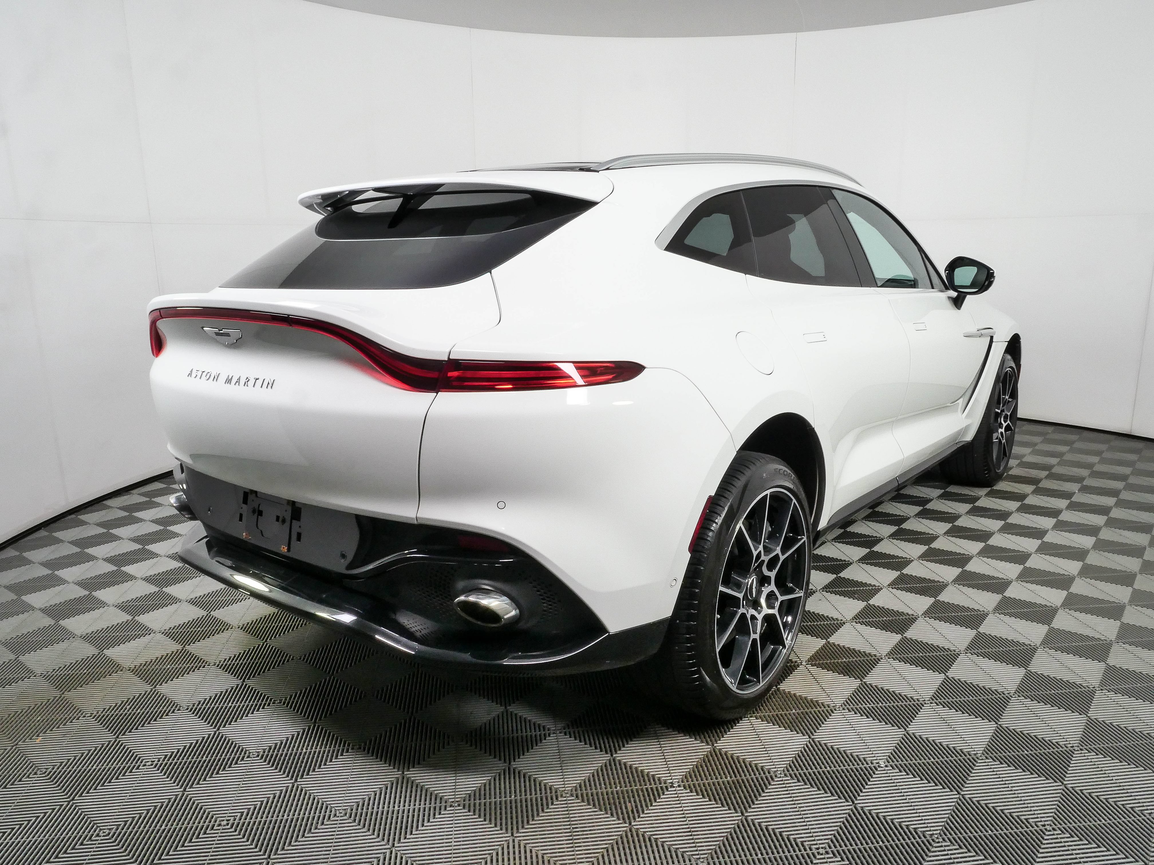 Used 2021 Aston Martin DBX AWD/4WD image 29