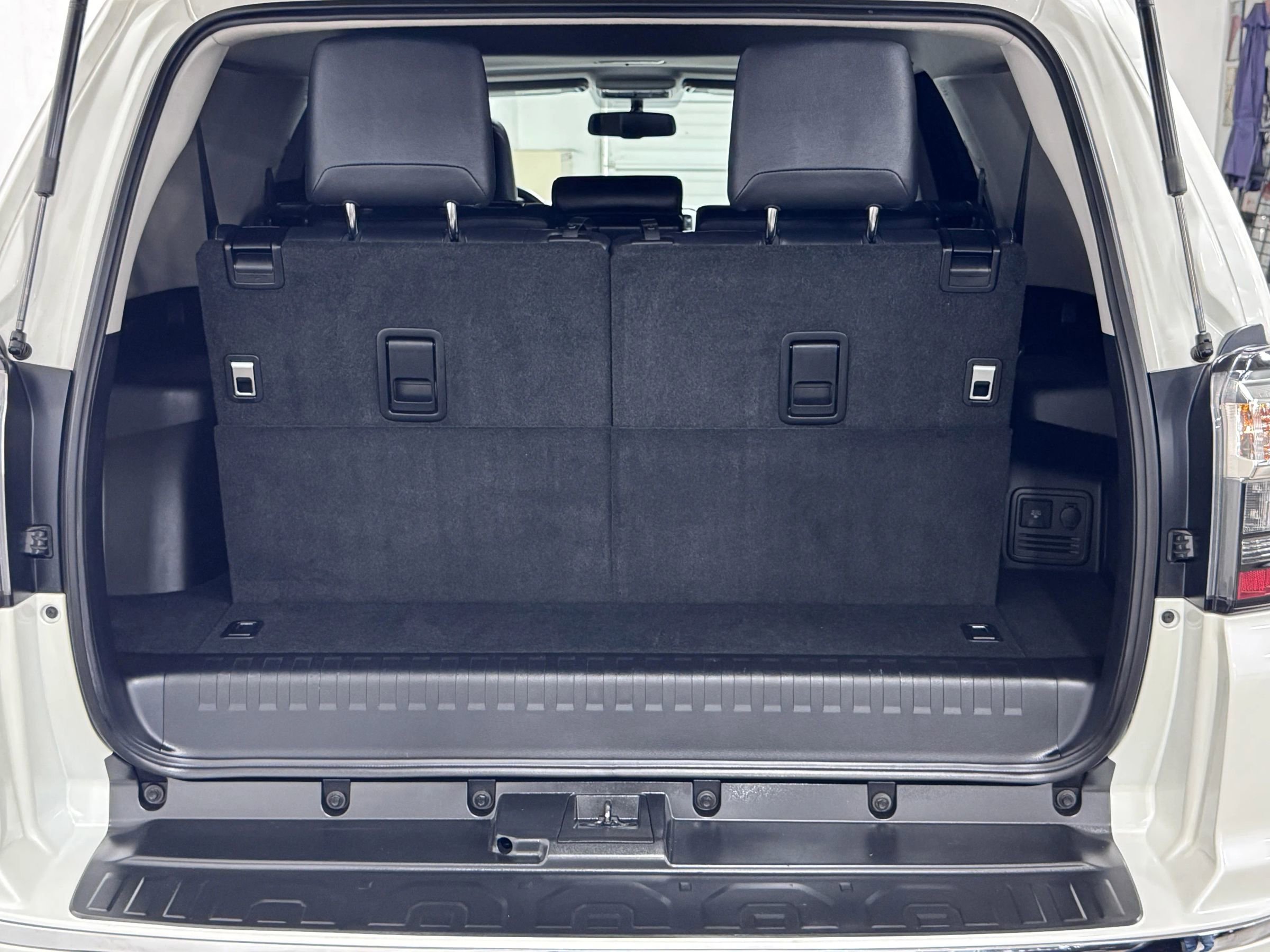 Used 2016 Toyota 4Runner Limited w/ Convenience Package image 8