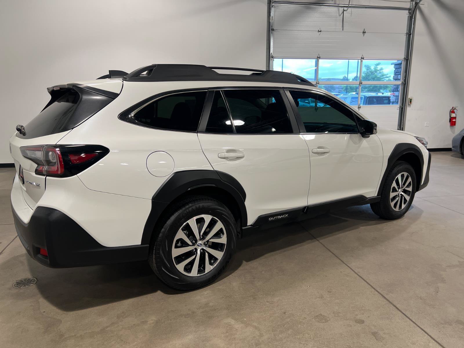 Used 2024 Subaru Outback Premium AWD/4WD image 3