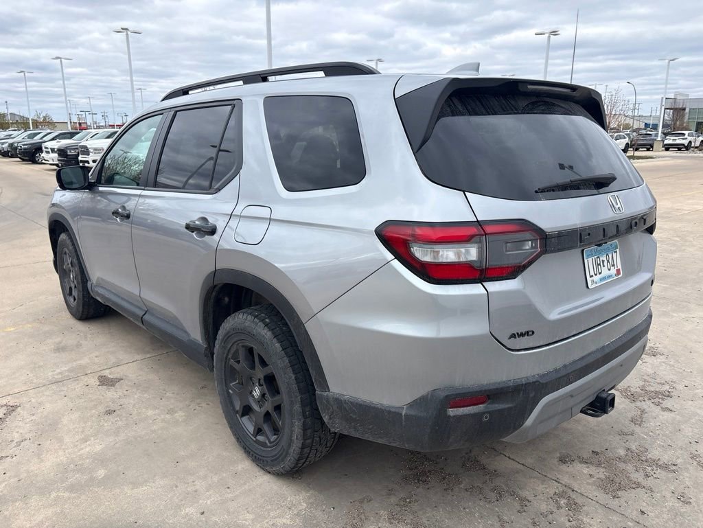 Used 2025 Honda Pilot TrailSport image 6
