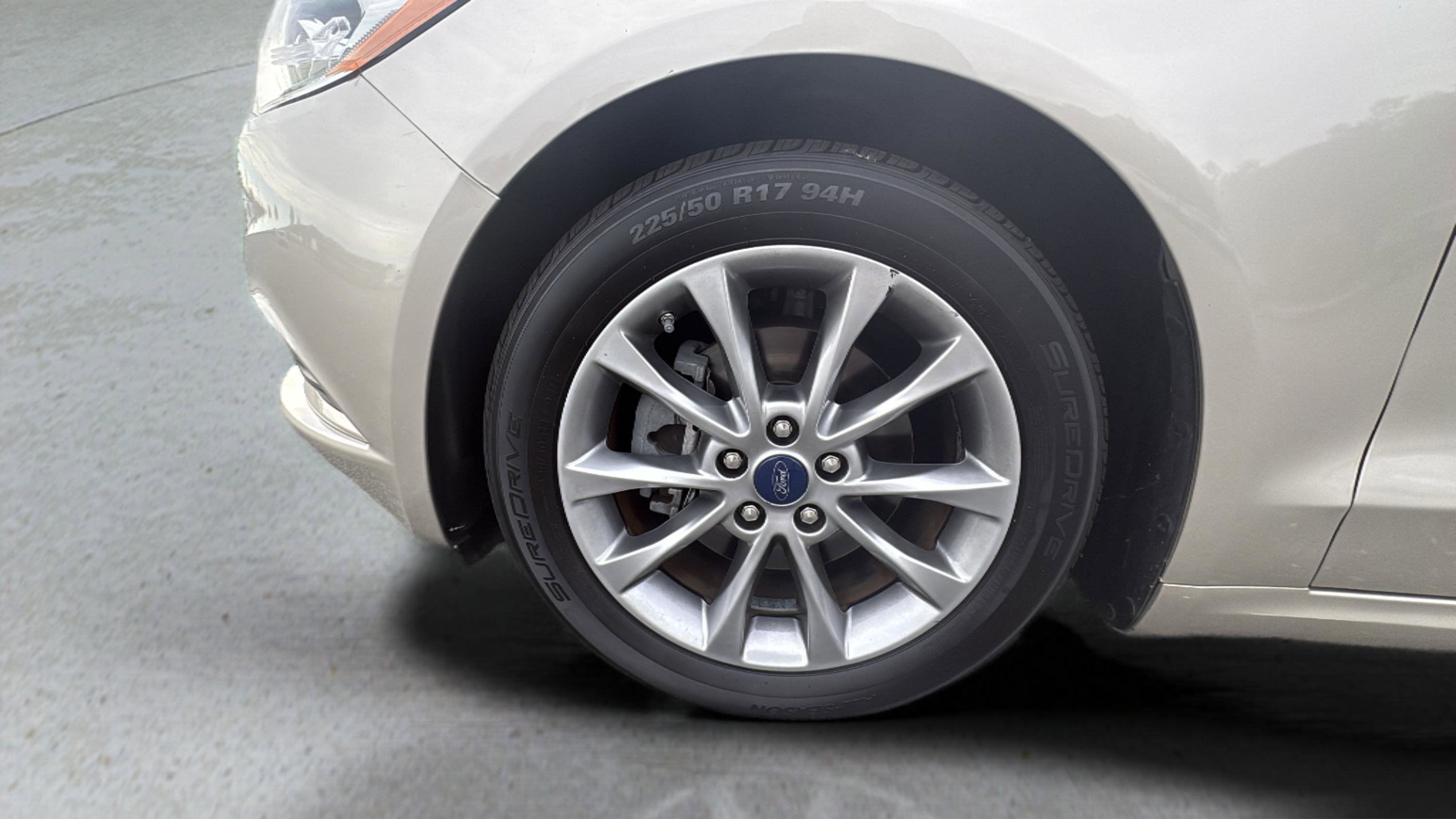 Used 2017 Ford Fusion SE FWD image 17