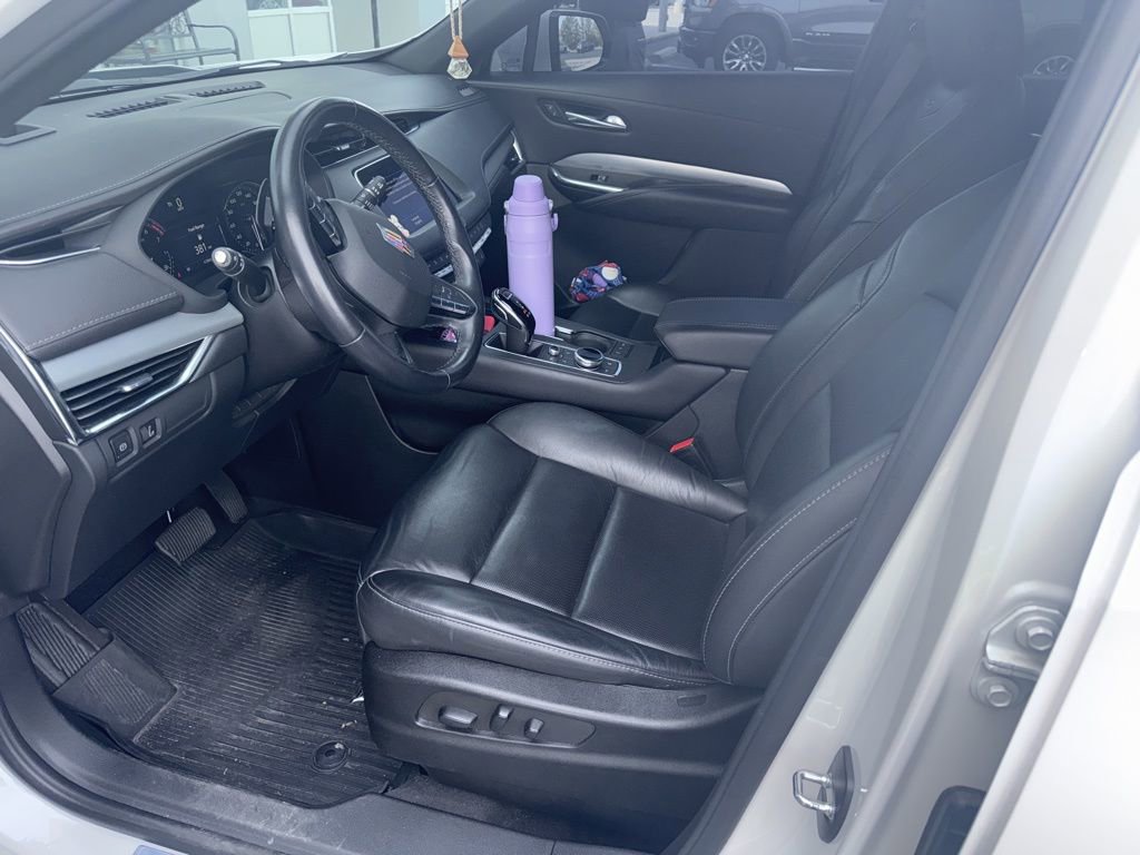 Used 2022 Cadillac XT4 Premium Luxury w/ Enhanced Visibility Package image 6
