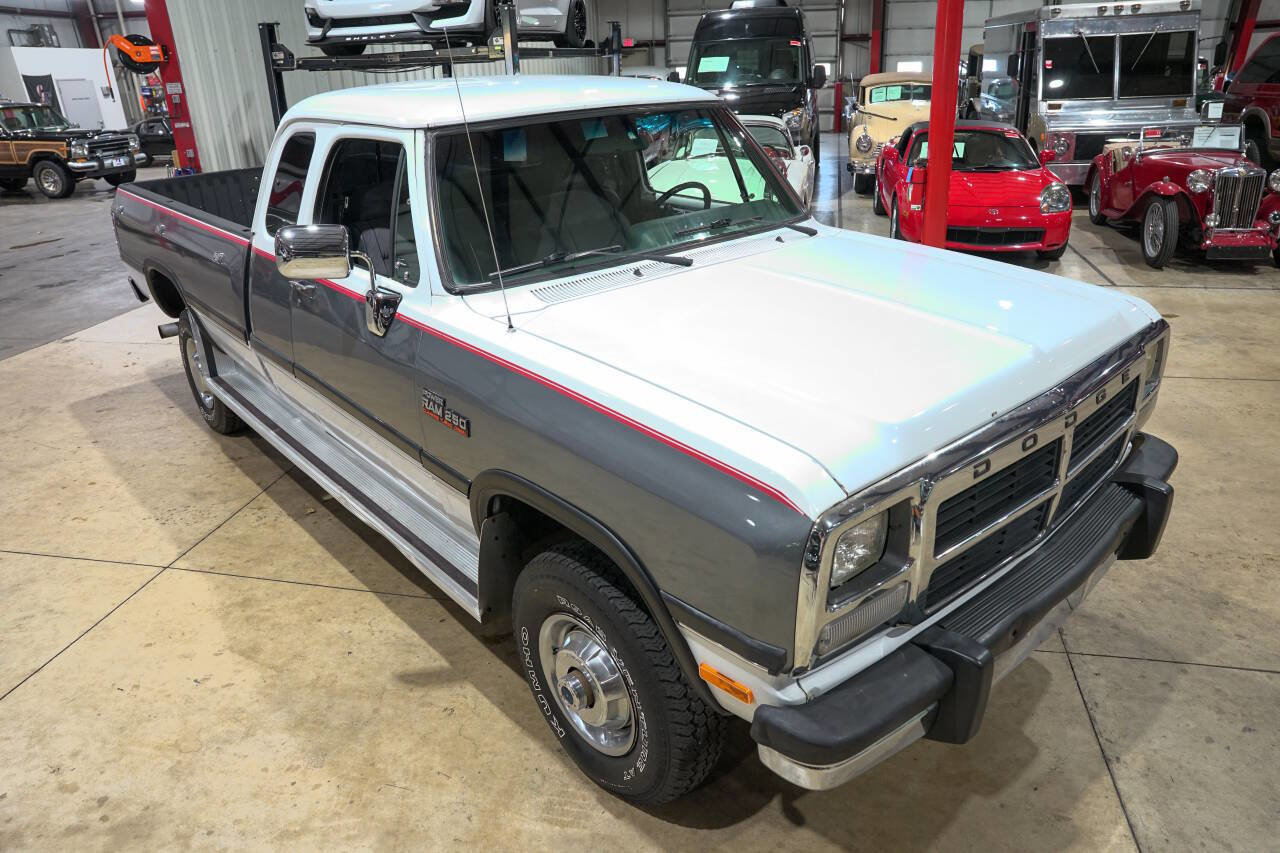 Used 1992 Dodge D/W Truck 250 image 14