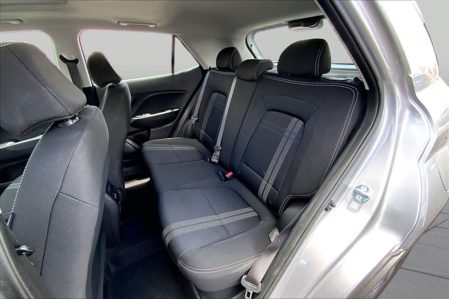 Used 2025 Hyundai Venue SEL FWD image 21