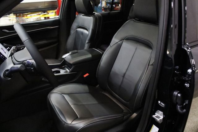 New 2026 Jeep Grand Cherokee Limited image 12