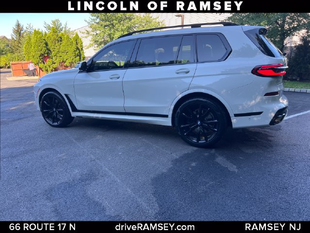 Used 2025 BMW X7 xDrive40i w/ M Sport Package AWD/4WD image 3