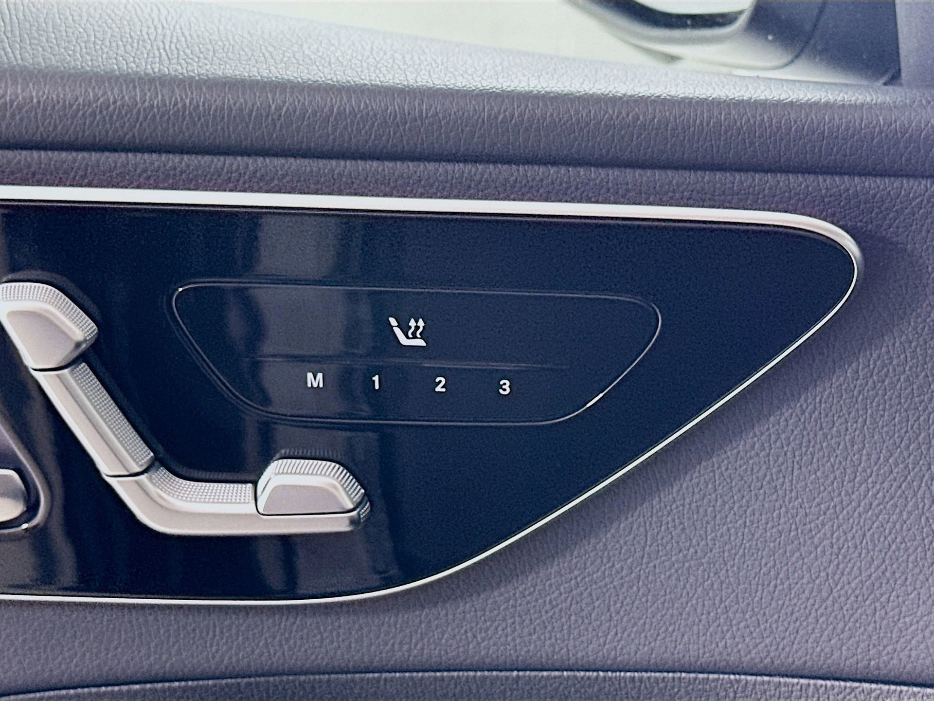 Used 2025 Mercedes-Benz C 300 Sedan image 21