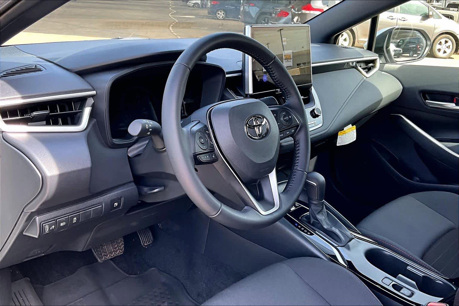 Used 2025 Toyota Corolla SE w/ SE Premium Package image 17