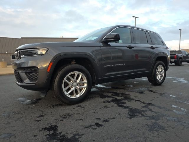 Used 2025 Jeep Grand Cherokee Laredo X AWD/4WD image 3
