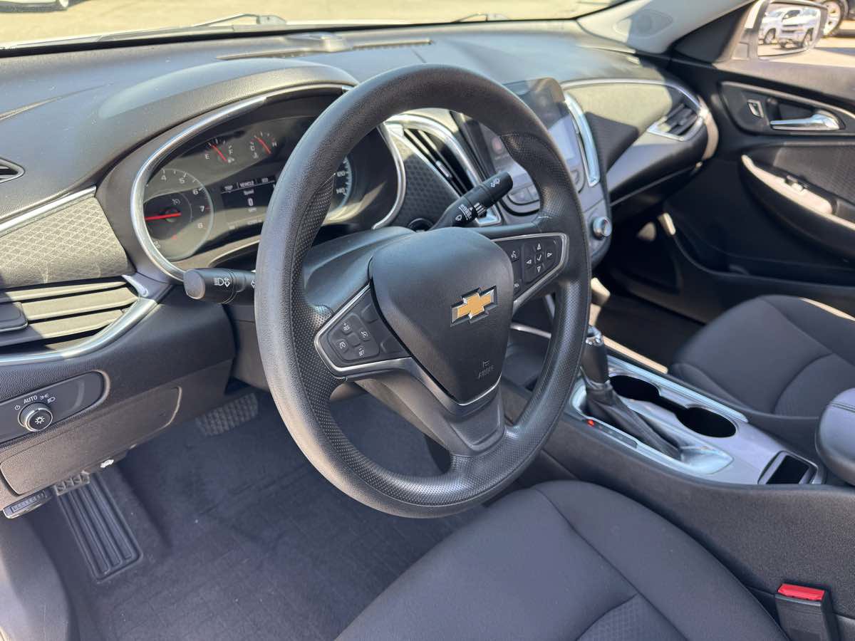 Used 2019 Chevrolet Malibu LT FWD image 23