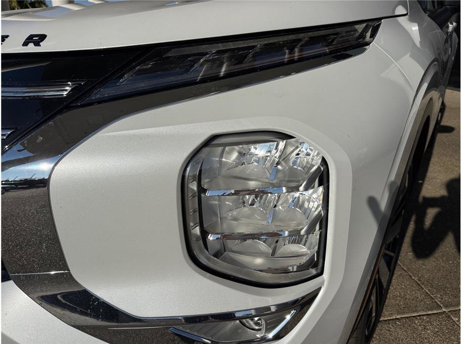 New 2026 Mitsubishi Outlander SEL FWD image 23