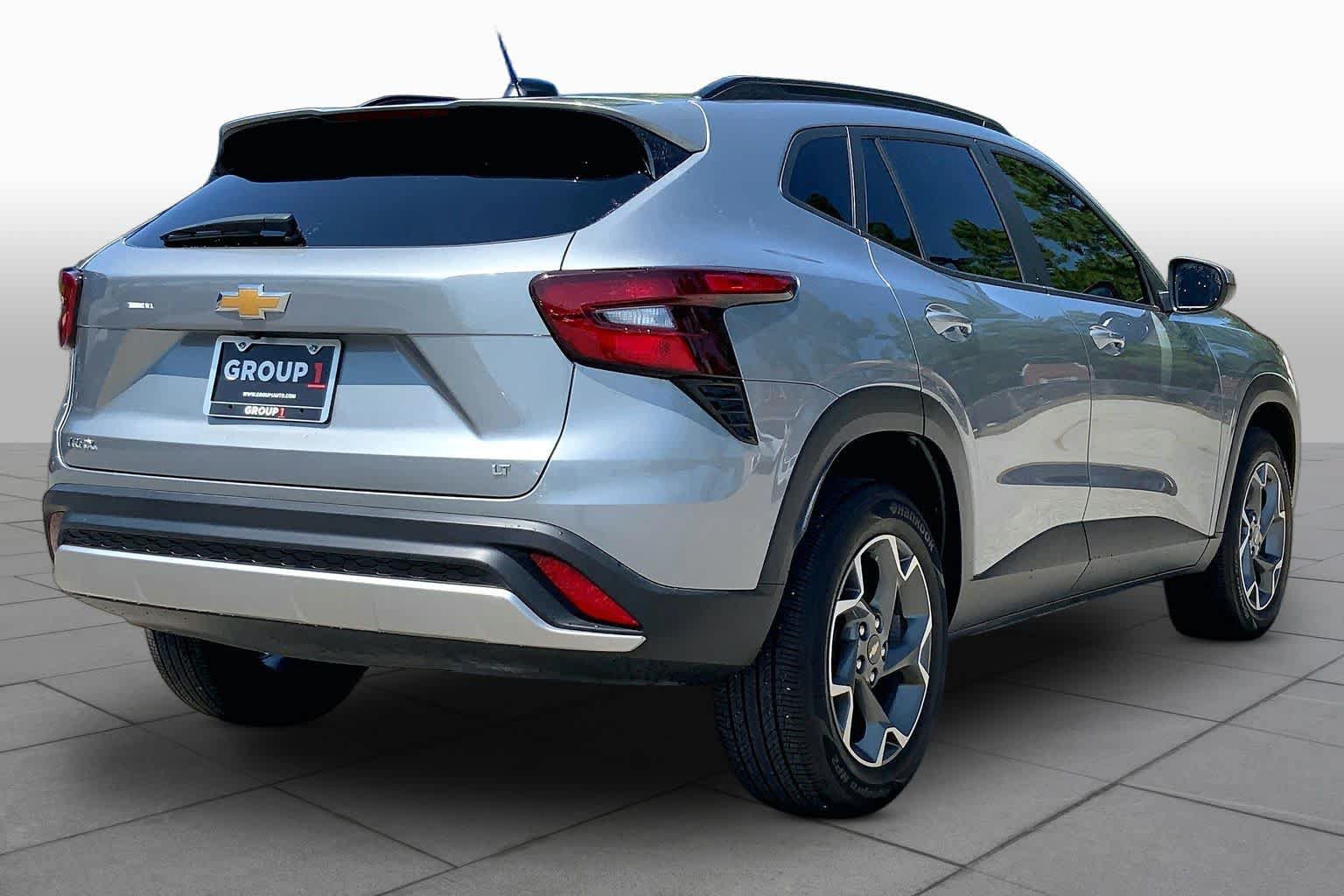 Used 2024 Chevrolet Trax LT w/ LT Convenience Package FWD image 13