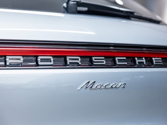 Certified 2025 Porsche Macan image 21