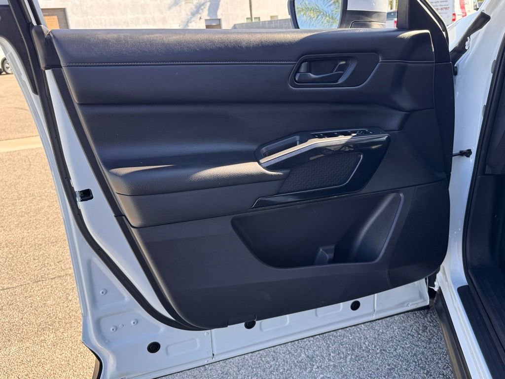 New 2025 Nissan Pathfinder SV image 11