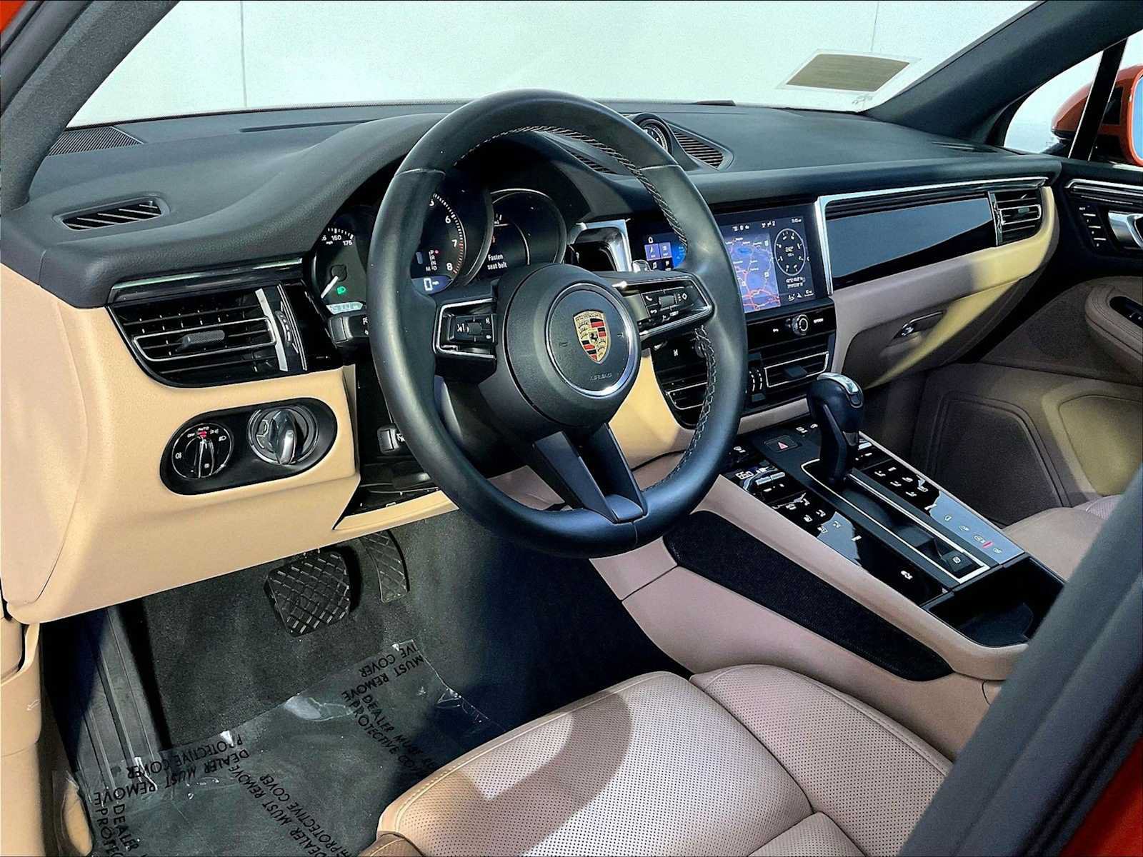 Certified 2023 Porsche Macan AWD/4WD image 4