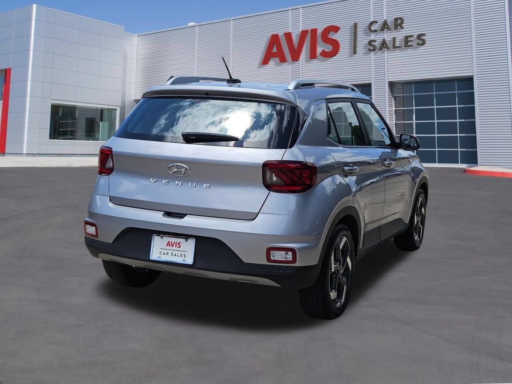 Used 2025 Hyundai Venue SEL FWD image 9