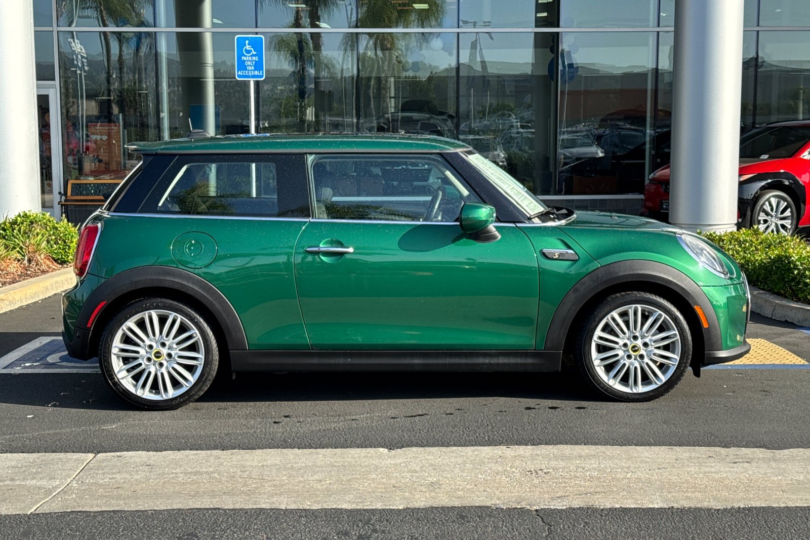 Used 2024 MINI Cooper SE FWD image 3